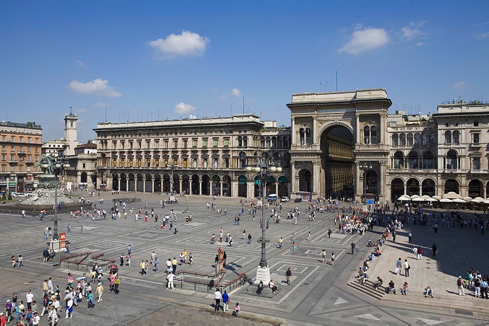 Piazza del Duomo (Cathedral Square), Milan, Lombardy, Italy, Europe