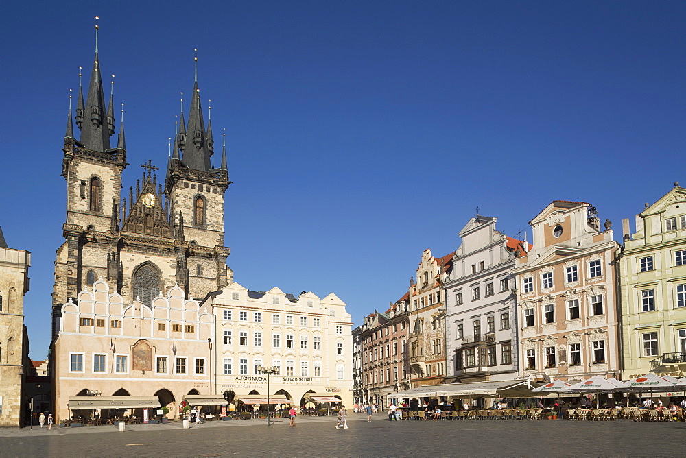 Old Town Square (Staromestske namesti) and Tyn Cathedral  (Church of Our Lady Before Tyn), Prague, Czech Republic, Europe