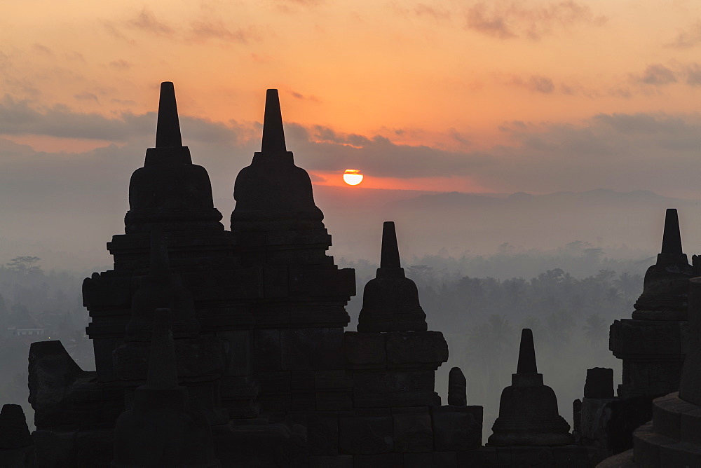 Borobudur Buddhist Temple, UNESCO World Heritage Site, Java, Indonesia, Southeast Asia, Asia