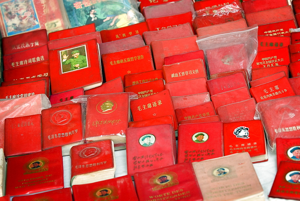 Little Red Book for sale, communist memorabilia, Dali, Yunnan, China, Asia