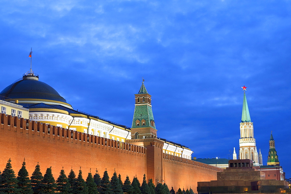 The Kremlin at night with Lenin's Tomb from Red Square, UNESCO World Heritage Site, Moscow, Russia, Europe