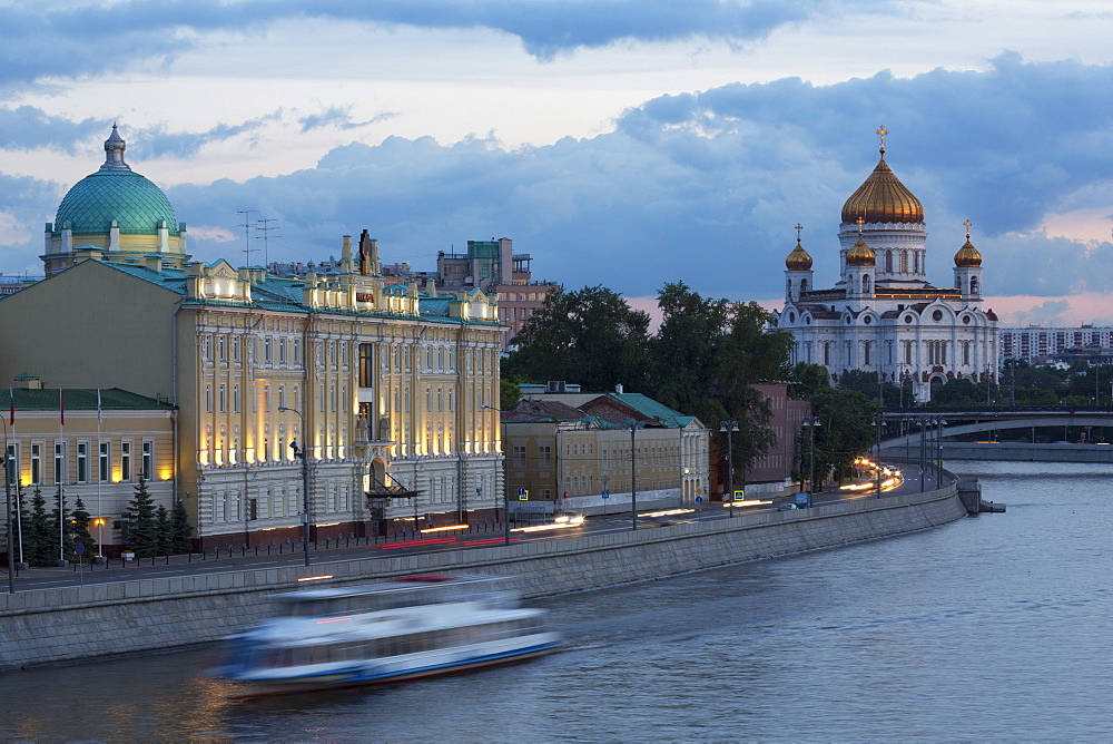 River Moskva and the Cathedral of Christ the Redeemer at night, Moscow, Russia, Europe