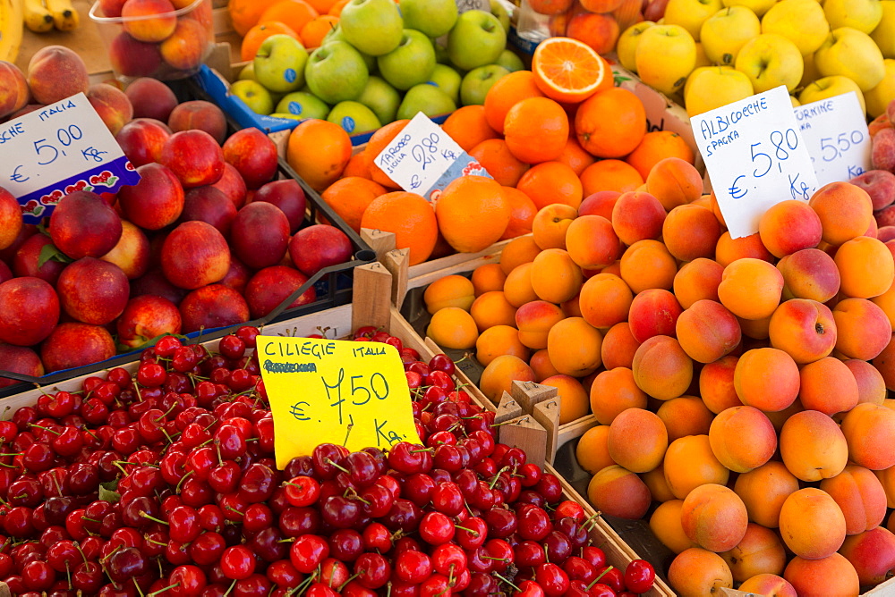 Fruit for sale in Mercato di Campo de Fiori, Rome, Lazio, Italy, Europe