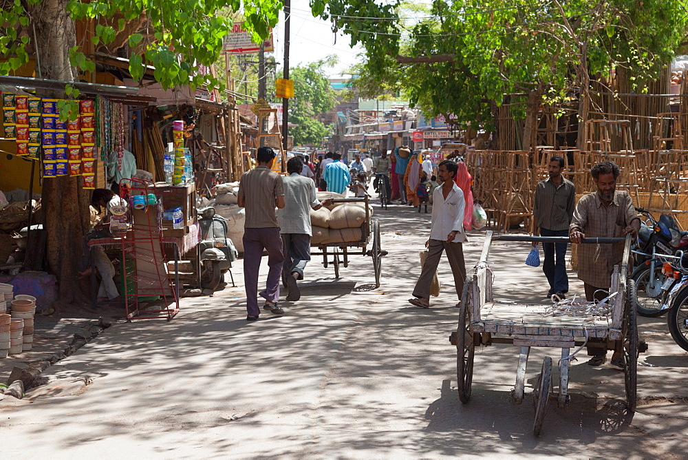 Busy street in Jodhpur, Rajasthan, India, Asia