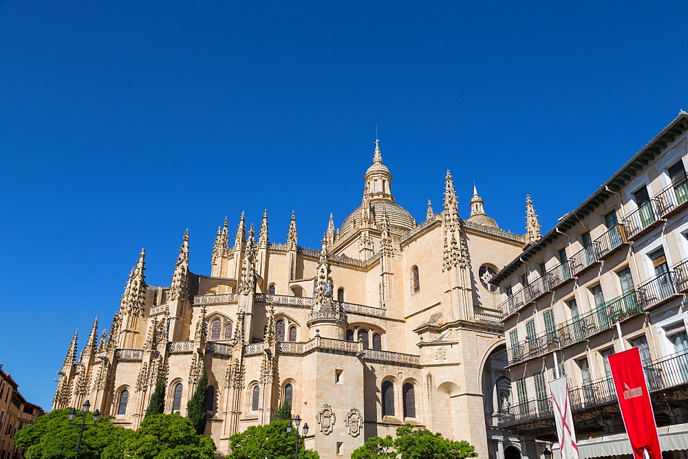 The imposing Gothic Cathedral of Segovia from Plaza Mayor, Segovia, Castilla y Leon, Spain, Europe