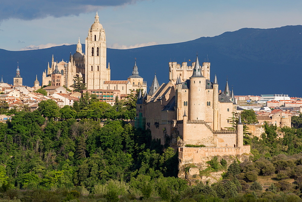 The imposing Gothic Cathedral and the Alcazar of Segovia, Castilla y Leon, Spain, Europe