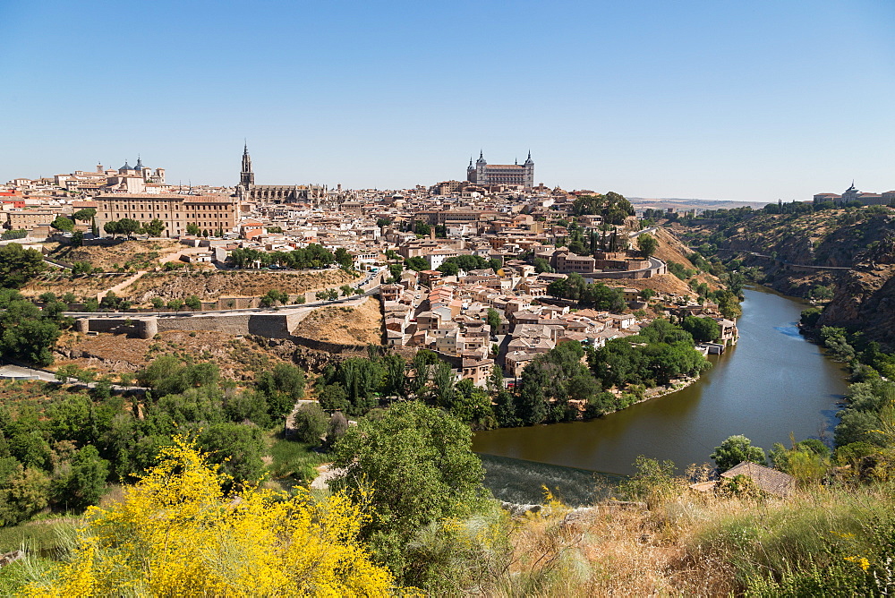 The River Tagus with the Alcazar and cathedral towering above the rooftops of Toledo, UNESCO World Heritage Site, Castilla la Mancha, Spain, Europe