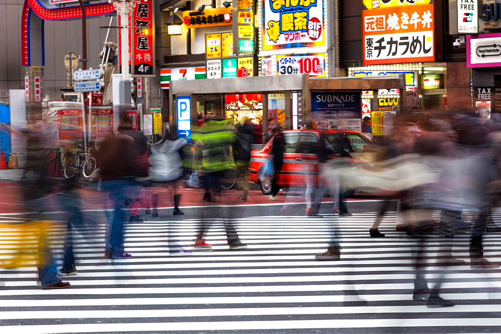 Crowds crossing a street in the Ginza district in the evening, Tokyo, Japan, Asia