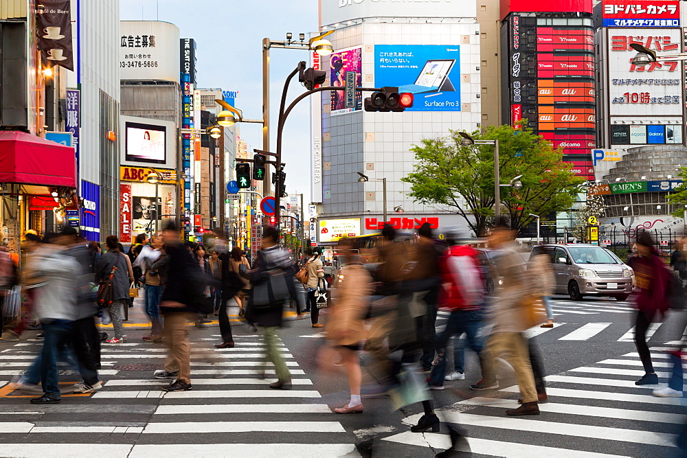 Crowds crossing a street in the Ginza district in the evening, Tokyo, Japan, Asia