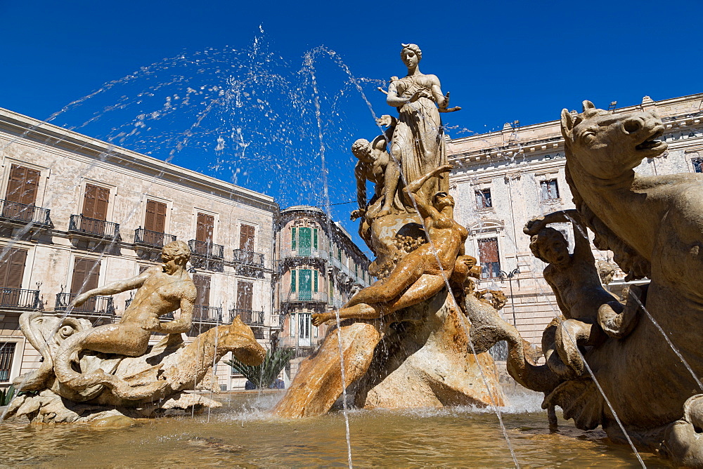 Fountain of Diana on the tiny island of Ortygia, UNESCO World Heritage Site, Syracuse, Sicily, Italy, Europe