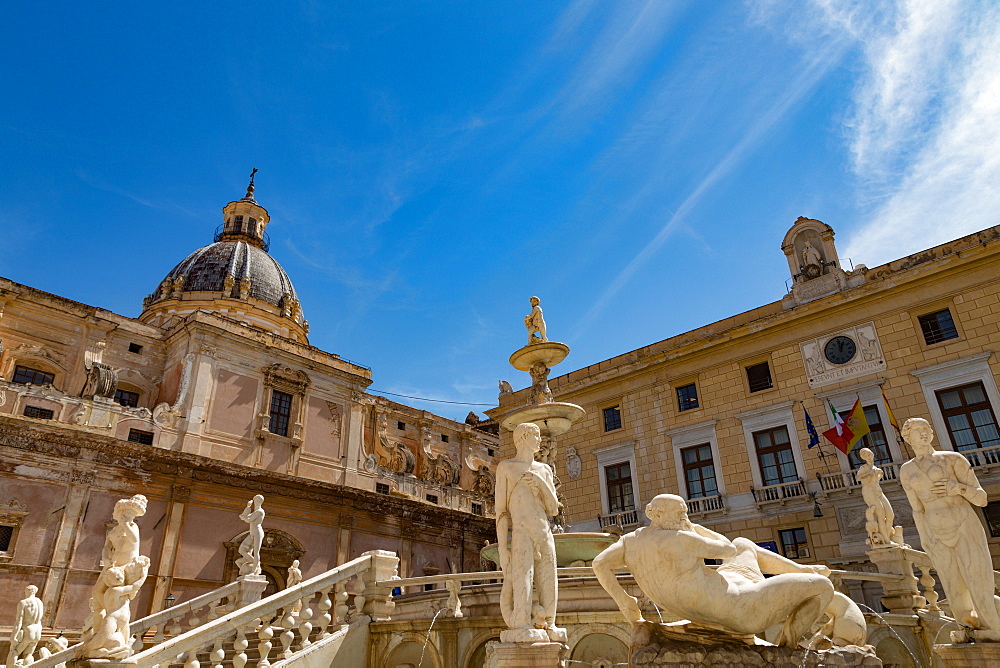 Fontana Pretoria in Piazza Pretoria, with the dome of Chiesa san Giuseppe ai Teatini in Palermo, Sicily, Italy, Europe