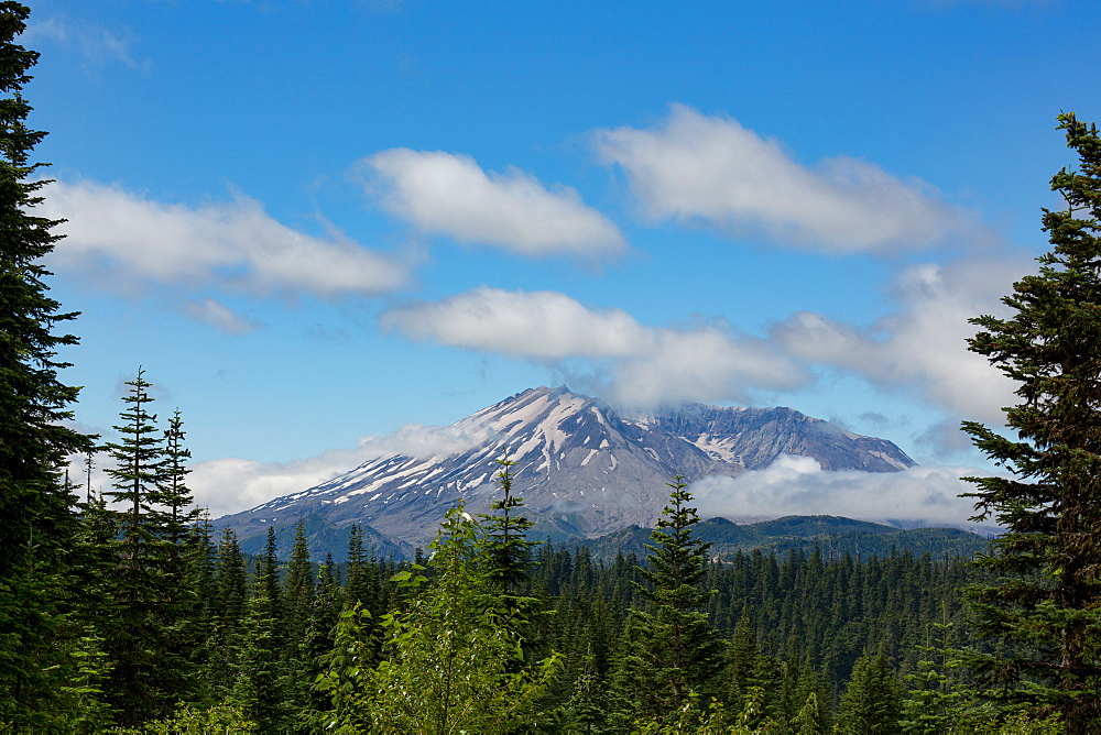 Cloud over Mount St. Helens, part of the Cascade Range, Pacific Northwest region, Washington State, United States of America, North America