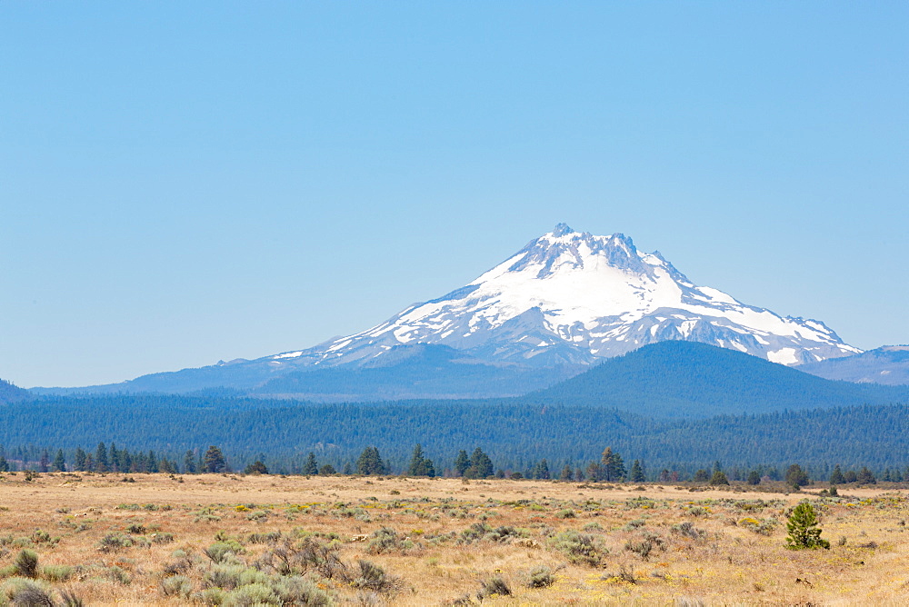 Central Oregon's High Desert with Mount Jefferson, part of the Cascade Range, Pacific Northwest region, Oregon, United States of America, North America