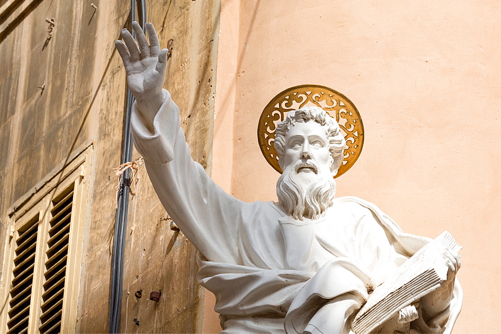 Statue on Tirq San Pawl (St. Paul Street) in old Valletta, UNESCO World Heritage Site and European Capital of Culture 2018, Malta, Mediterranean, Europe