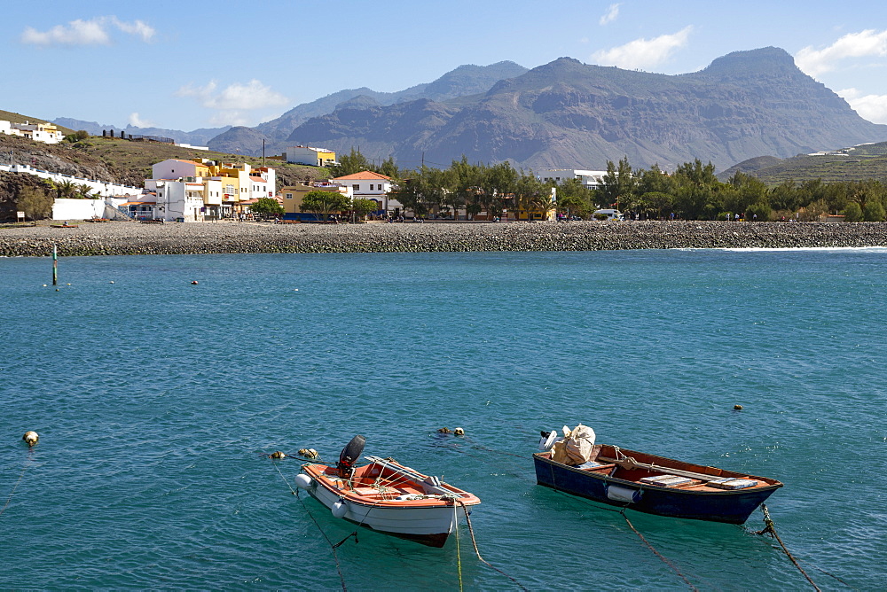 Boats in the harbour, Playa de la Aldea at Los Caserones on the wild west coast of Gran Canaria, Canary Islands, Spain, Atlantic, Europe