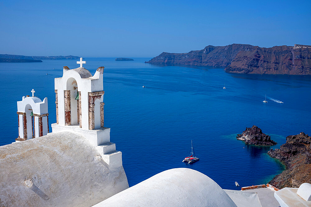 Chapel roof with view of the caldera, Oia, Santorini, The Cyclades, Aegean Sea, Greek Islands, Greece, Europe