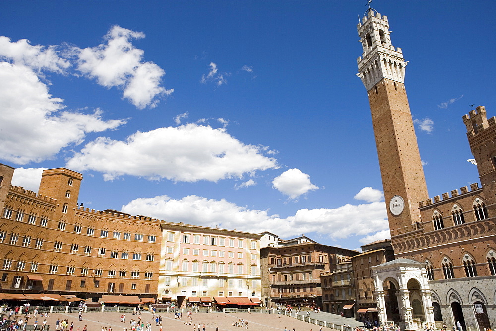 Piazza del Campo with Palazzo Pubblico, Sienna, Tuscany, Italy