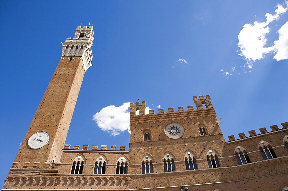 Piazza del Campo with Palazzo Pubblico, Sienna, Tuscany, Italy