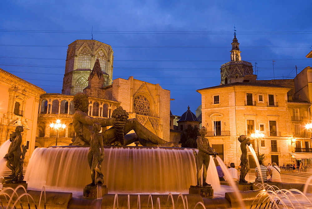 fountain, tower el Miguelet, cathedral, Plaza de La Virgen, evening, Valencia, Mediterranean, Costa del Azahar, Spain, Europe