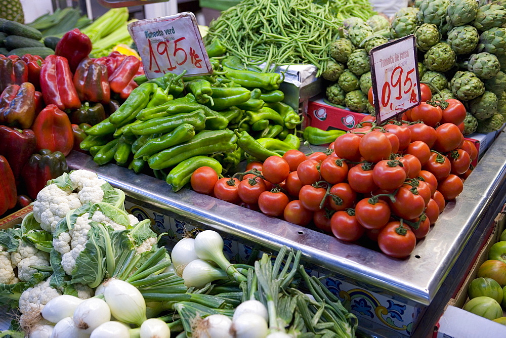 Vegetables for sale, Mercado Central (Central Market), Valencia, Mediterranean, Costa del Azahar, Spain, Europe