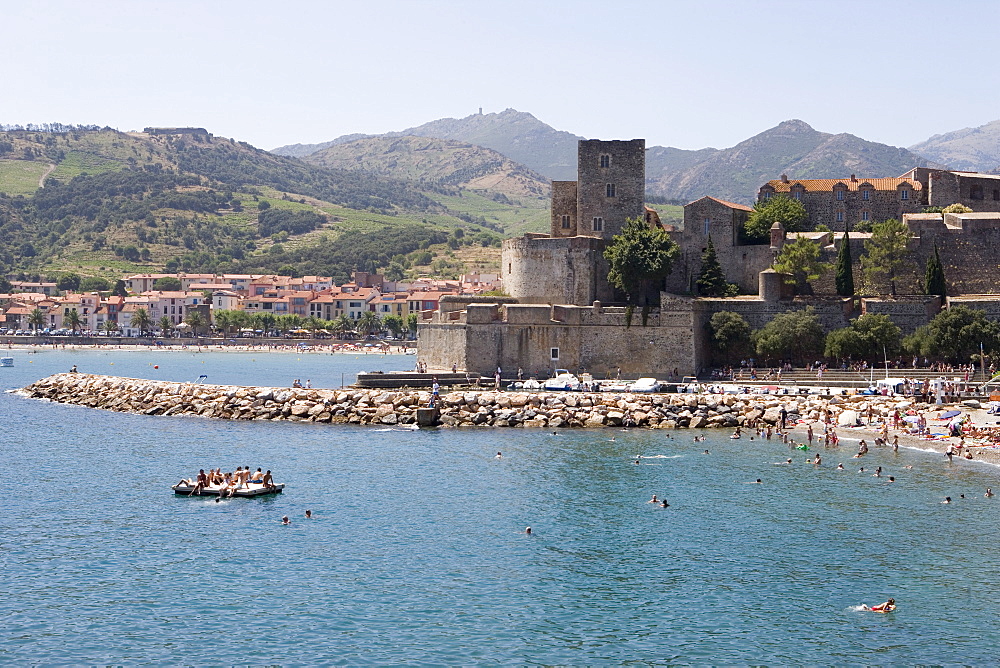 Beach, Chateau Royal, Collioure, Pyrenees-Orientales, Languedoc, France, Europe