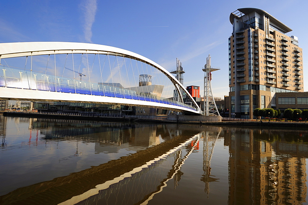 The Lowry Bridge over the Manchester Ship Canal, Salford Quays, Greater Manchester, England, United Kingdom, Europe