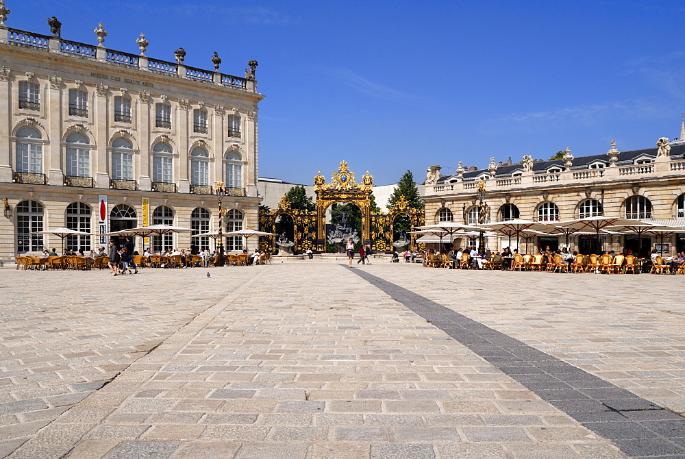 Gilded wrought iron gates by Jean Lamour, Place Stanislas, UNESCO World Heritage Site, Nancy, Lorraine, France, Europe