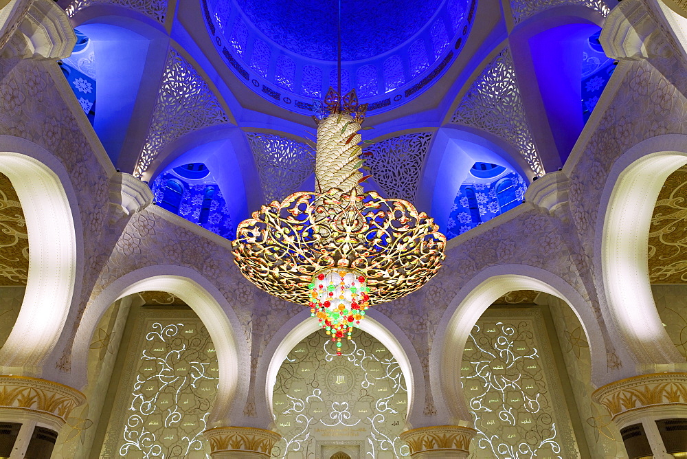 The largest ornate chandelier in the world hanging from the main dome inside the prayer hall of Sheikh Zayed Bin Sultan Al Nahyan Mosque, Abu Dhabi, United Arab Emirates, Middle East