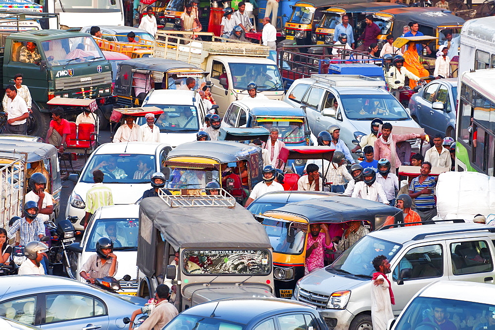 Traffic congestion and street life in the city of Jaipur, Rajasthan, India, Asia