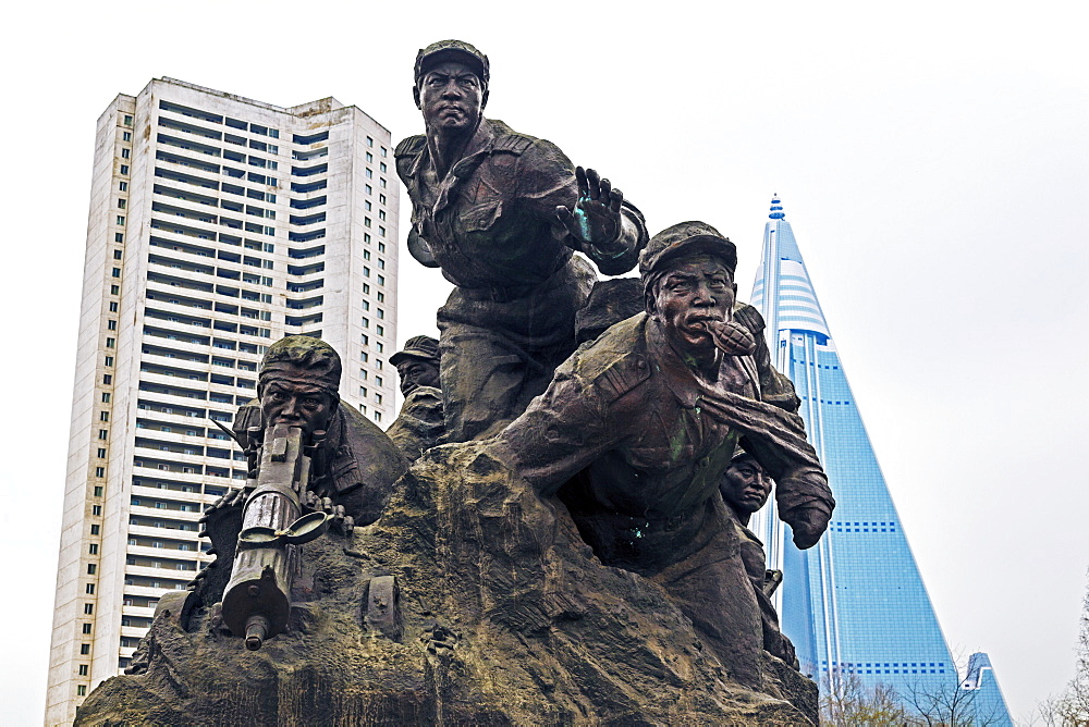 Statue illustrating the War for Independence, Monument to the Victorious Fatherland Liberation war, Pyongyang, Democratic People's Republic of Korea (DPRK), North Korea, Asia