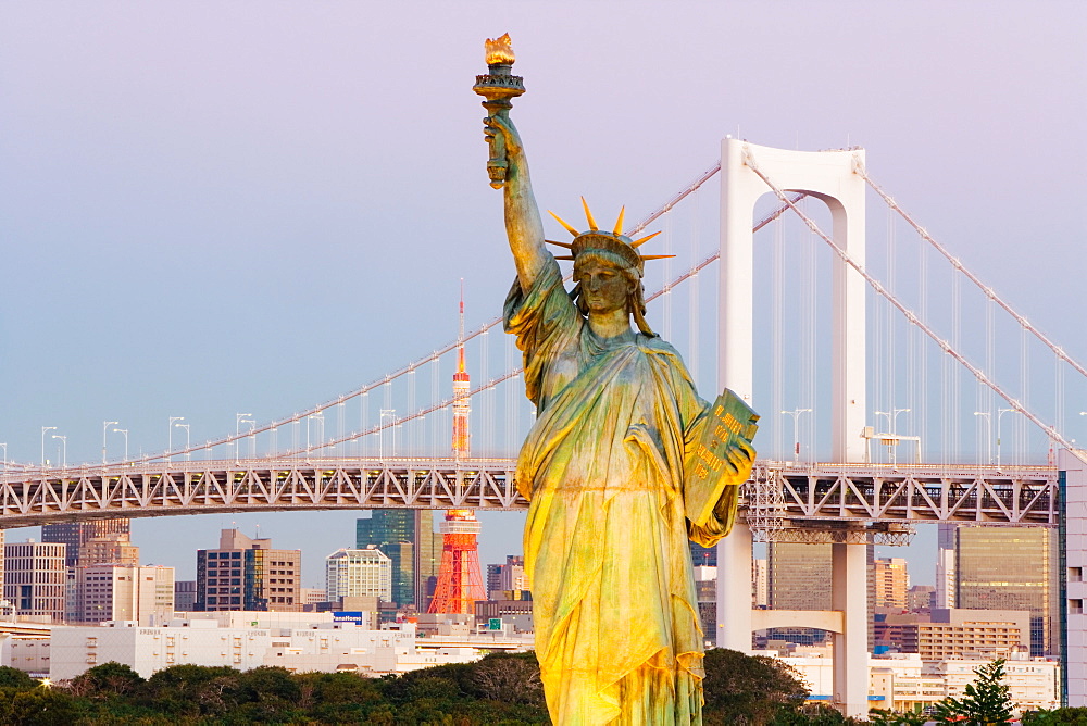 Rainbow Bridge, Tokyo Tower, Odaiba, Tokyo Bay, Tokyo, Honshu, Japan, Asia