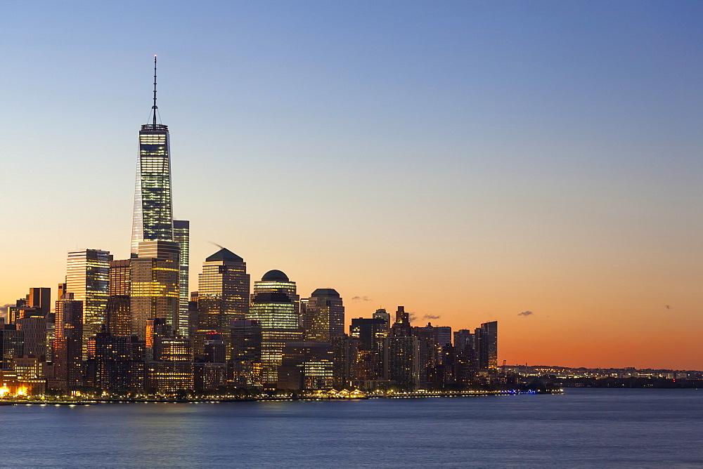 One World Trade Center and Downtown Manhattan across the Hudson River, New York, United States of America, North America