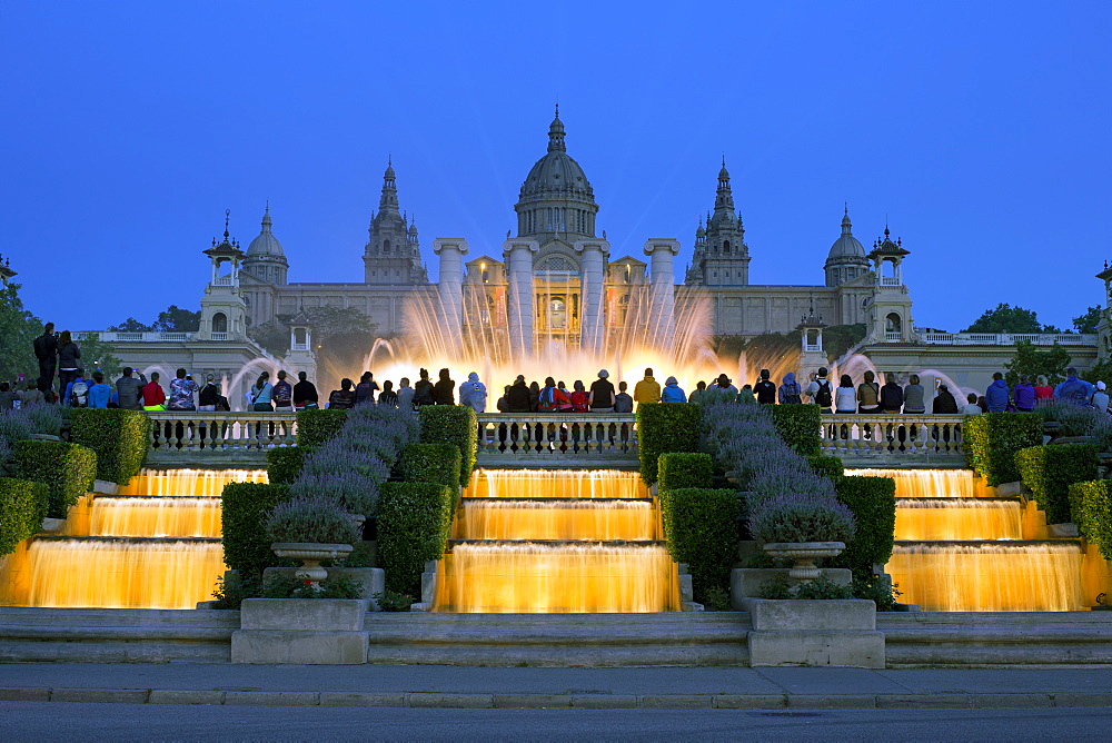 Fountains in front of the National Museum of Art, Plaza d'Espanya, Barcelona, Catalunya (Catalonia) (Cataluna), Spain, Europe