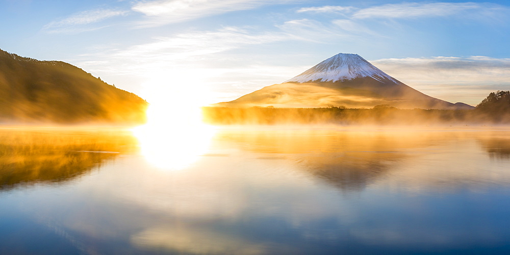 Lake Shoji and Mount Fuji, Fuji Hazone Izu National Park, Japan, Asia