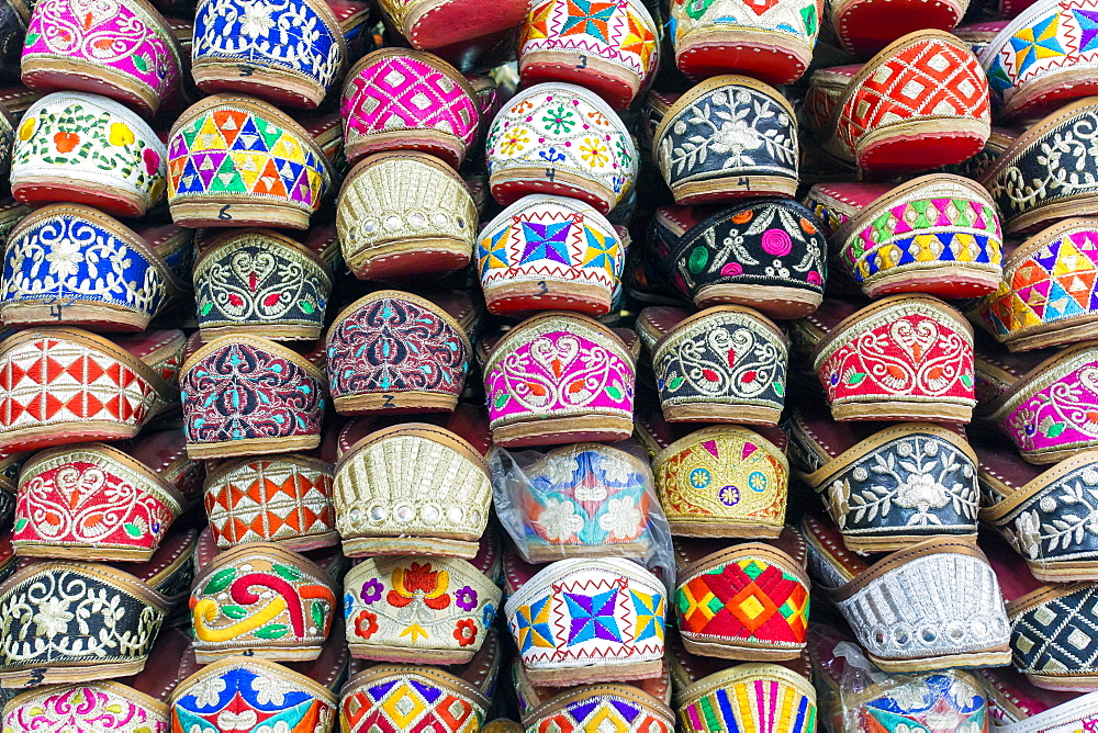 Traditional Indian slippers for sale, Amritsar, Punjab, India, Asia