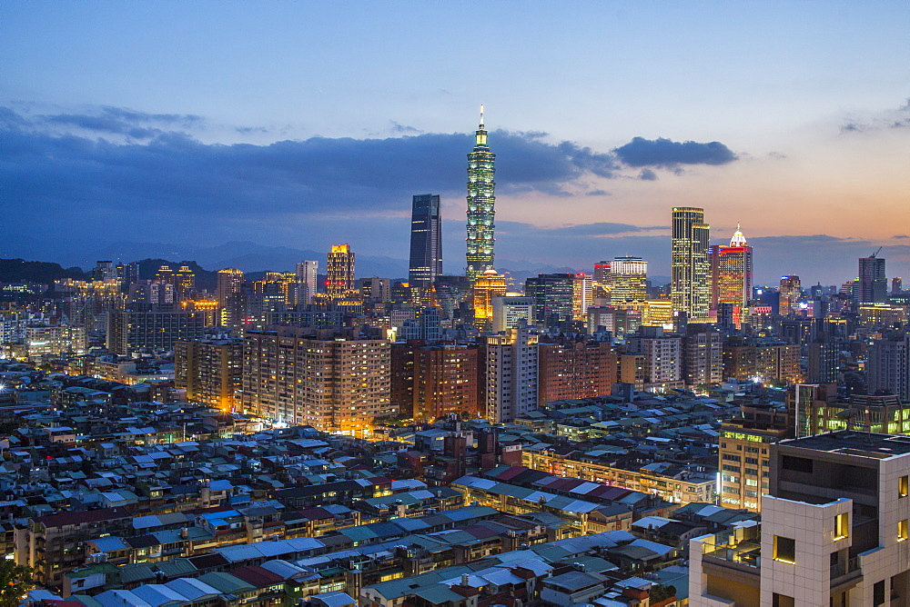 City skyline and Taipei 101 building, Taipei, Taiwan, Asia