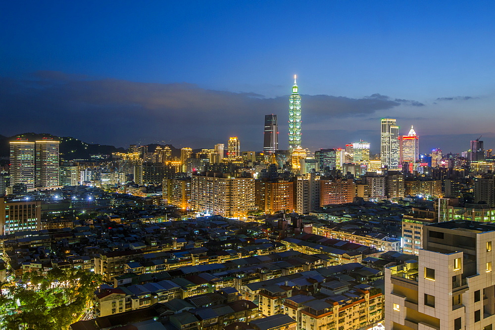 City skyline and Taipei 101 building, Taipei, Taiwan, Asia