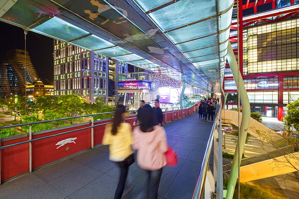 Xinyi downtown district, pedestrian bridge in the prime shopping and financial district, Taipei, Taiwan, Asia