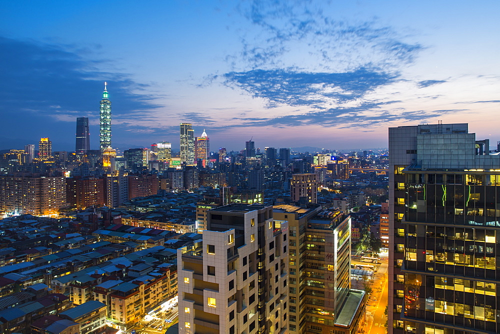 City skyline and Taipei 101 building, Taipei, Taiwan, Asia