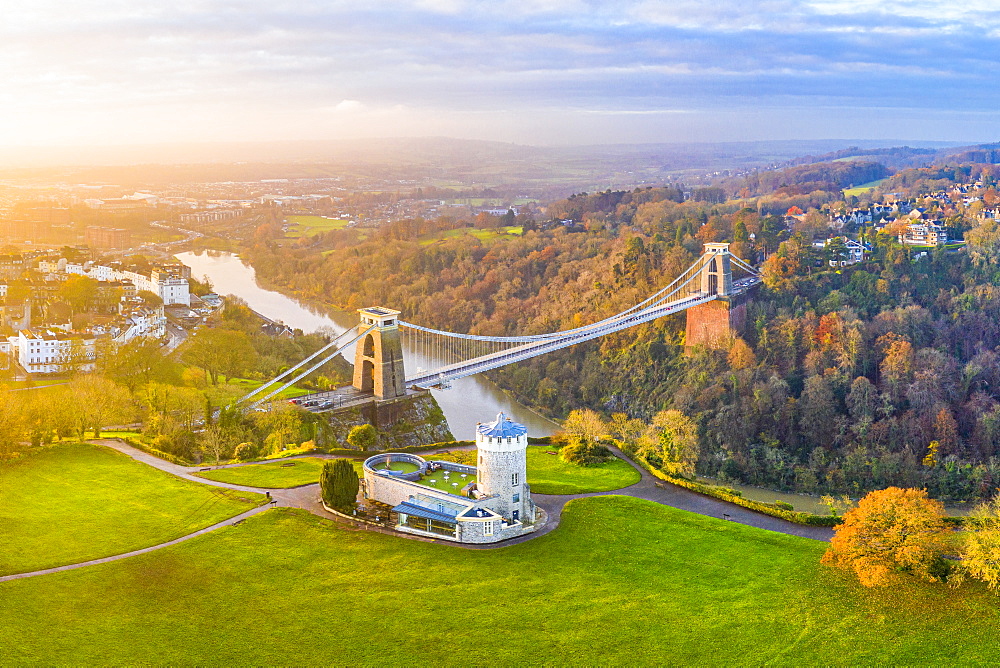 Clifton Suspension Bridge spanning the River Avon and linking Clifton and Leigh Woods, Bristol, England, United Kingdom, Europe