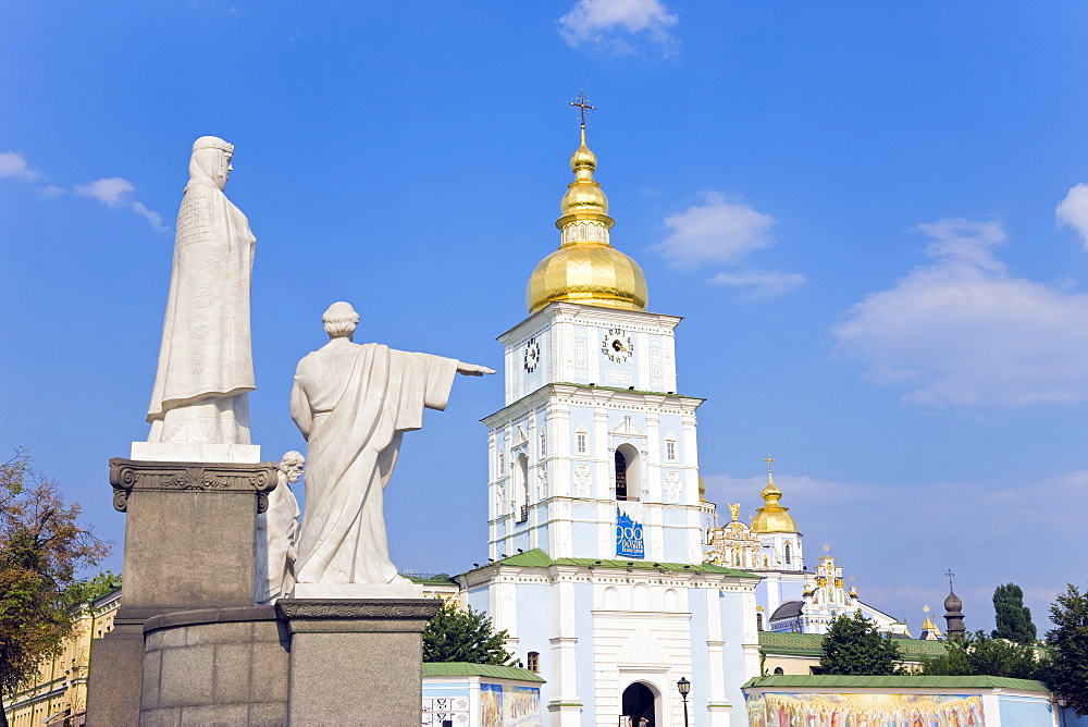 Monument to Princess Olha (Olga) at Mykhaylivska Square in front of St. Michael's Monastery, Kiev, Ukraine, Europe