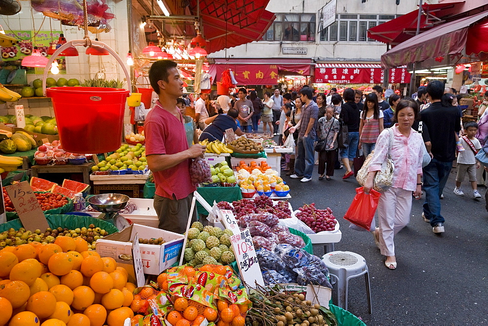 Market scene, Wan Chai, Hong Kong Island, Hong Kong, China, Asia