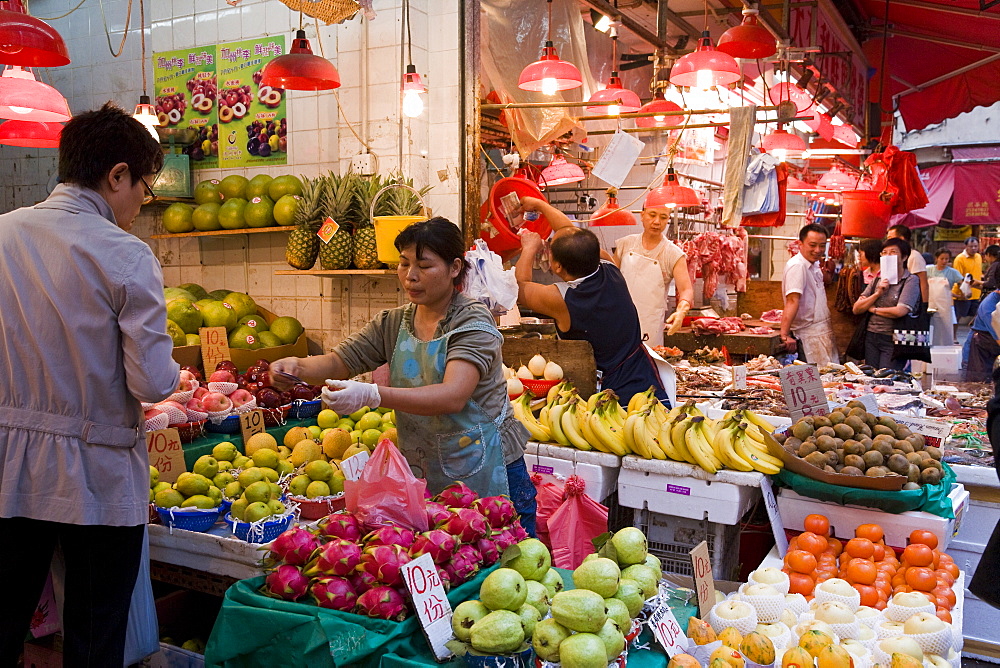 Market scene, Wan Chai, Hong Kong Island, Hong Kong, China, Asia