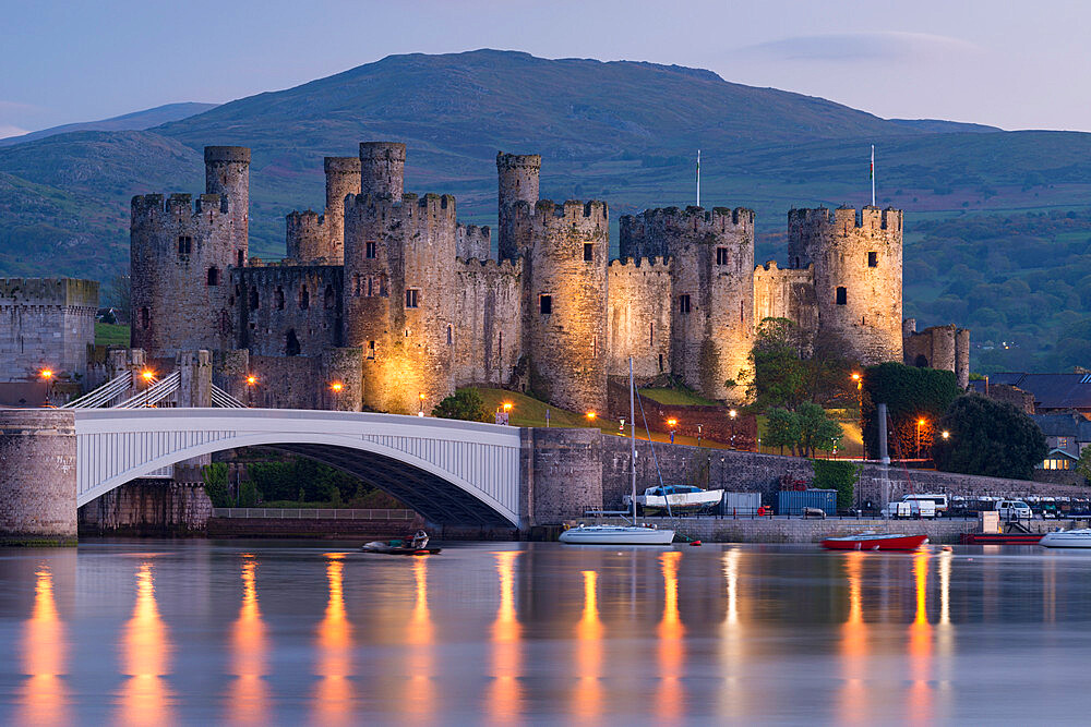 Majestic ruins of Conwy Castle in evening light, UNESCO World Heritage Site, Clwyd, Wales, United Kingdom, Europe