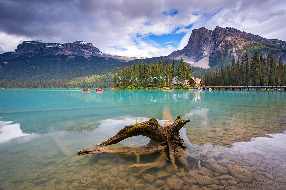 Emerald Lake and Emerald Lake Lodge in the Canadian Rockies, Yoho National Park, UNESCO World Heritage Site, British Columbia, Canada, North America