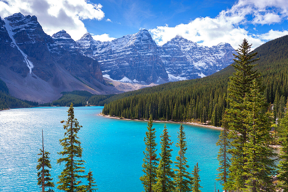 Moraine Lake in the Canadian Rockies, Banff National Park, UNESCO World Heritage Site, Alberta, Canada, North America