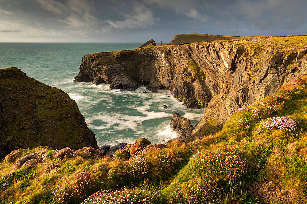 Dramatic cliff top scenery near Padstow on the North Coast of Cornwall, England, United Kingdom, Europe