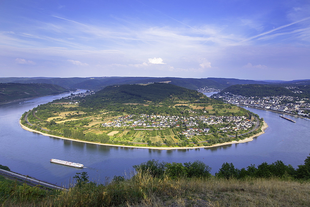 View of bend in River Rhine, Boppard, Rhineland-Palatinate, Germany, Europe