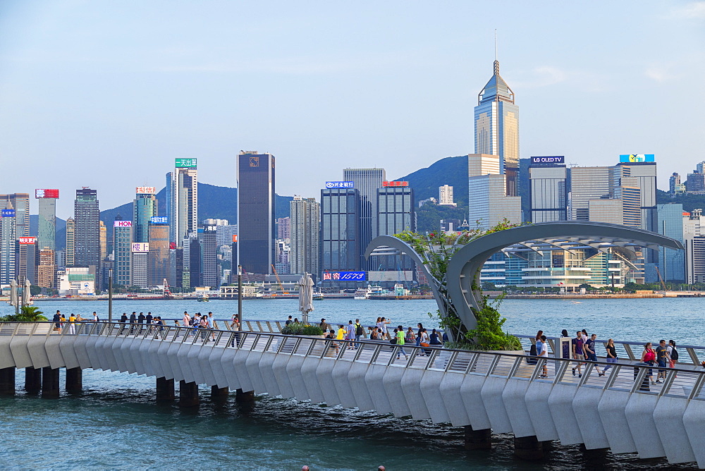 Tsim Sha Tsui promenade and Hong Kong Island skyline, Kowloon, Hong Kong, China, Asia