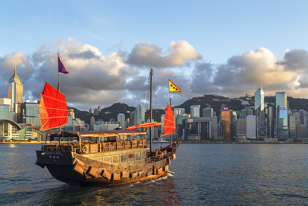 Junk boat and skyline of Hong Kong Island, Hong Kong, China, Asia